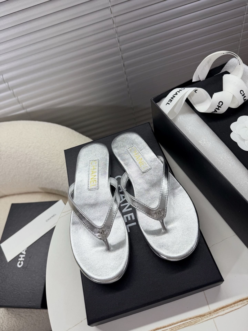Ch**el slippers